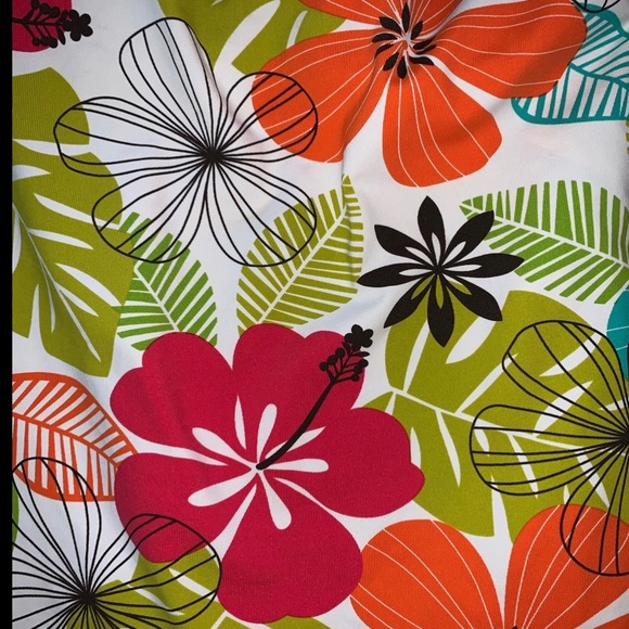 La Blanca 2 Piece Swimsuit, Size 8 - Picture 9 of 9